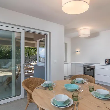 2 Bedroom Awesome In Labin