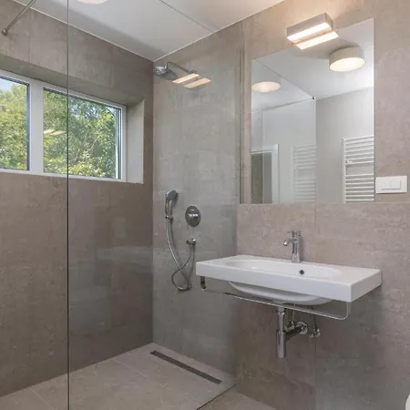 2 Bedroom Awesome In Labin
