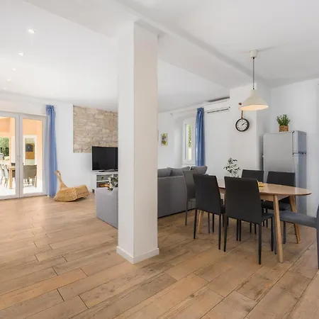 2 Bedroom Awesome In Labin Apartment Labin (Istria)