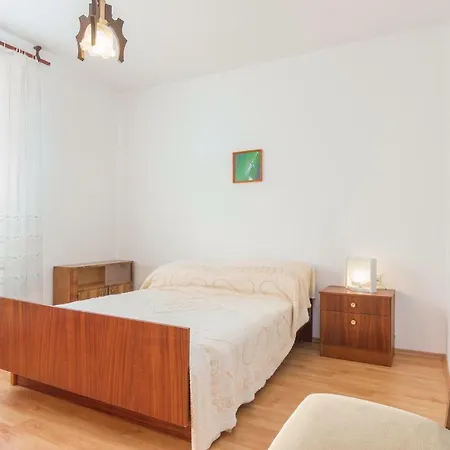 2 Bedroom Awesome In Labin