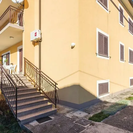Apartment 2 Bedroom Awesome In Labin