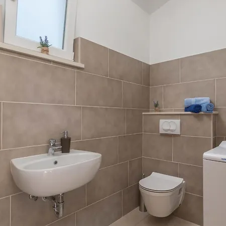 2 Bedroom Awesome In Labin