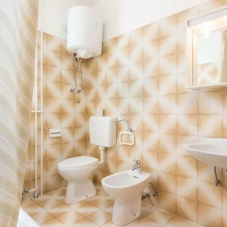 2 Bedroom Awesome In Apartman