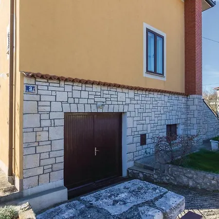 2 Bedroom Awesome In Labin