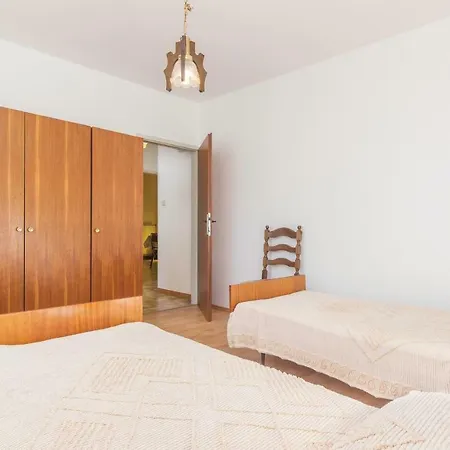 2 Bedroom Awesome In Apartman